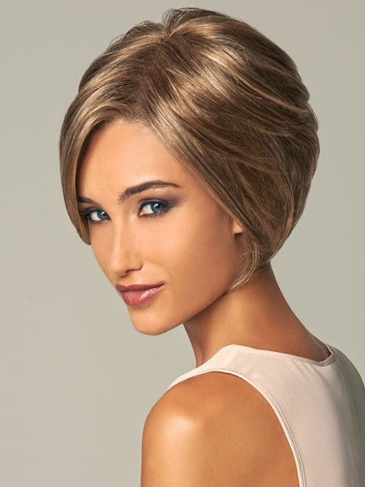 Volume at the crown and all-over layers | Color: GL11-25