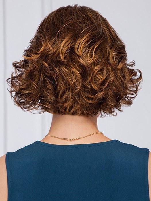 Layered waves and natural body for a flattering shape| Color: GL8/29