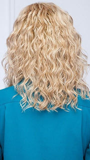 GL14/22SS SHADOW SHADE SANDY BLONDE | Dark golden blonde base blends into multi-dimensional tones of medium gold blonde and light beige blonde