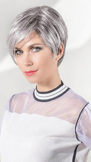 A sexy, lightweight style featuring a slight asymmetrical fringe!