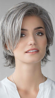 Soft and slightly asymmetrical cut with unlimited styling versatility. The lightweight density and perfectly placed layers offer a look both natural and unique