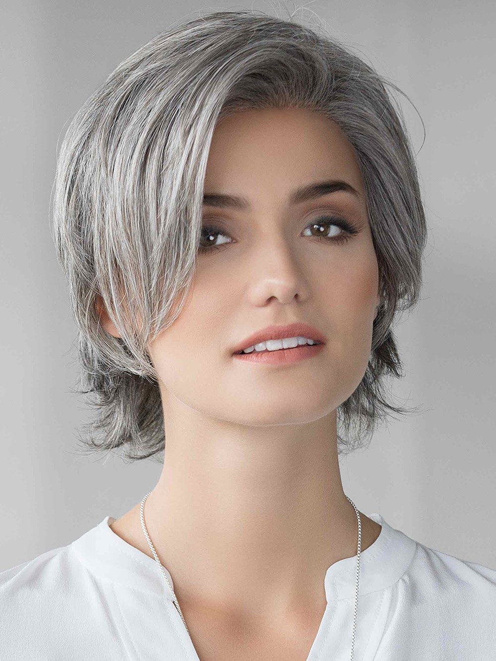 Soft and slightly asymmetrical cut with unlimited styling versatility. The lightweight density and perfectly placed layers offer a look both natural and unique