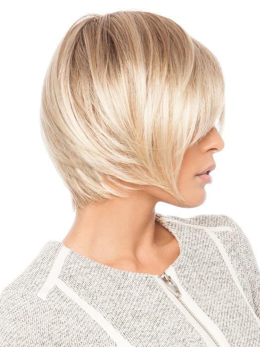 Textured ends create a modern look with movement | Color: Champagne Rooted
