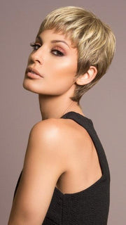 RISK COMFORT by Ellen Wille in BERNSTEIN MIX | Light Brown Base with Subtle Light Honey Blonde and Light Butterscotch Blonde Highlights	