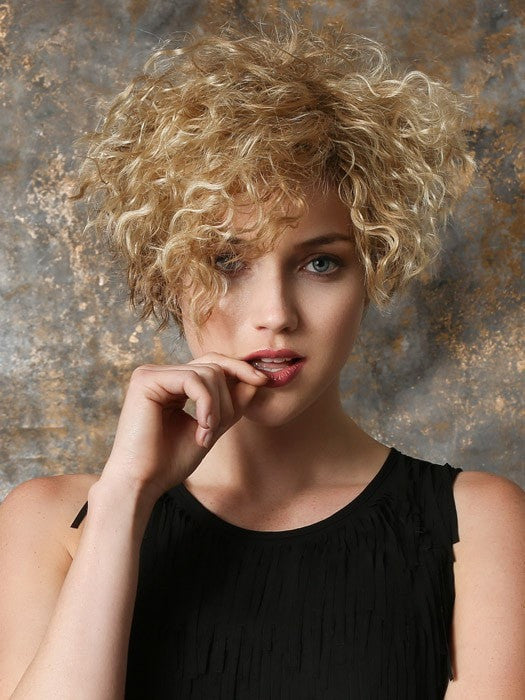 Stream | Short and trendy style with an edgy take on a kinky curl