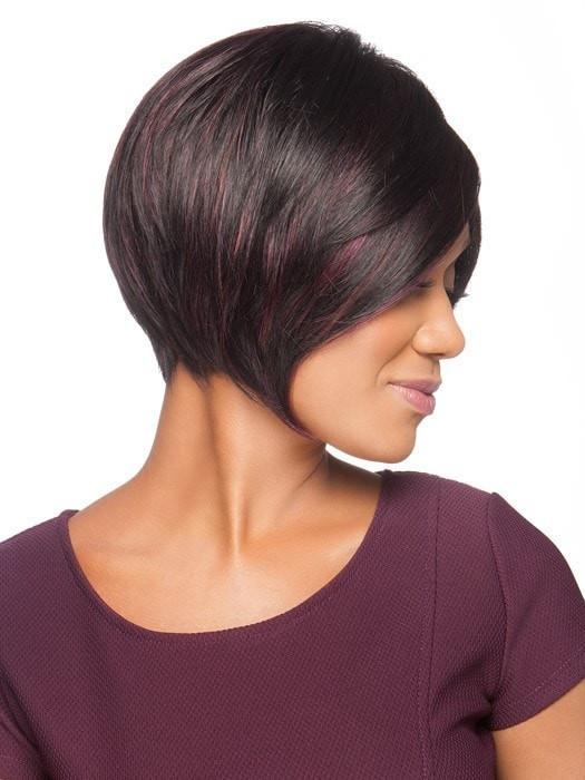 This short wig features a lace front and left-side monofilament part
