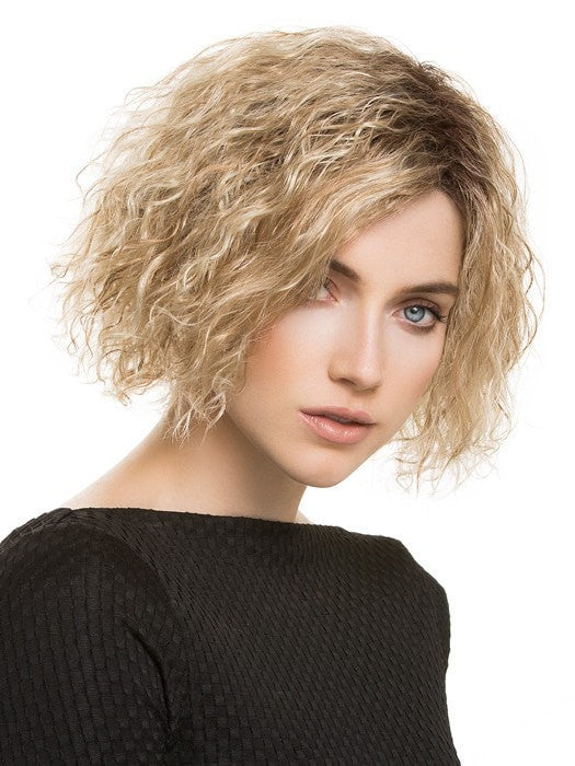 WIKI by Ellen Wille in CARAMEL ROOTED | Medium Gold Blonde and Light Gold Blonde Blend with Light Brown Roots