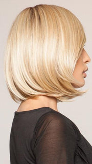 Sleek layers are softly layered on the ends | Color SS14/88