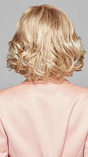 GL14-22SS SANDY BLONDE | Dark Golden Blonde base blends into multi-dimensional tones of Medium Gold Blonde and Light Beige Blonde