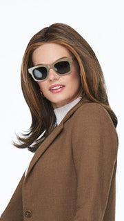 Smooth, ample layers at the top and sides fall to below-the-shoulder