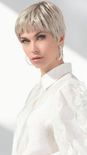 This easy-to-wear cut has an extended lace front and monofilament top for off-the-face styling versatility