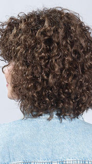 The mini lace gives the perfect amount of lift to keep the fring soft and natural
