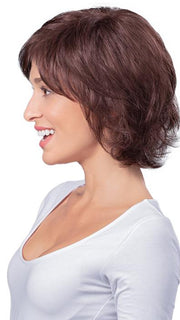 Full body waves frame the face
