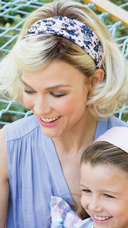 Alana XO is a sophisticated shoulder length bob, with softly curled layers | Color: Champaign R