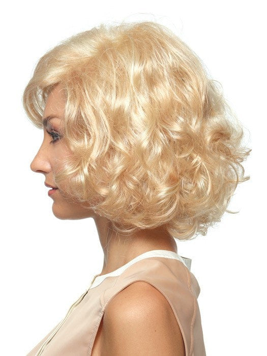 All-over curls and volume | Color: Vanilla Swirl