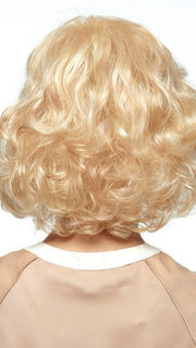 Above the shoulder length with body and curls | Color: Vanilla Swirl