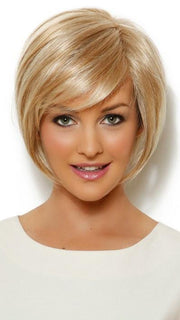 This “shake and go” wig can be styled smooth and sleek out of the box, or messy and tousled