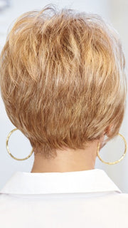 Tapered neckline with lift and volume at the crown | Color: R14/25